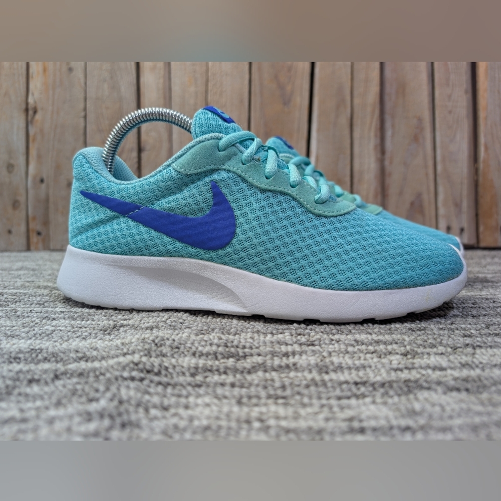 Women's Nike Tanjun in Teal/Blue Sneakers Women's Size 7.5